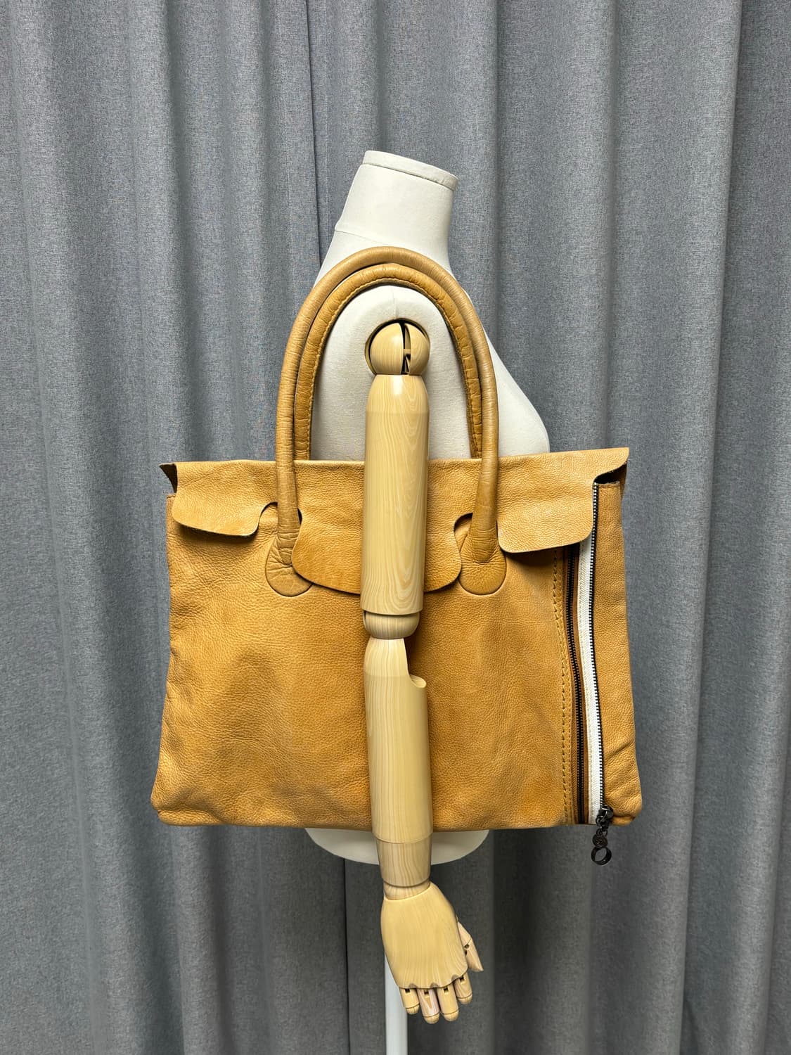 디젤 블랙 골드 레더 베이지 숄더백 상품이미지1