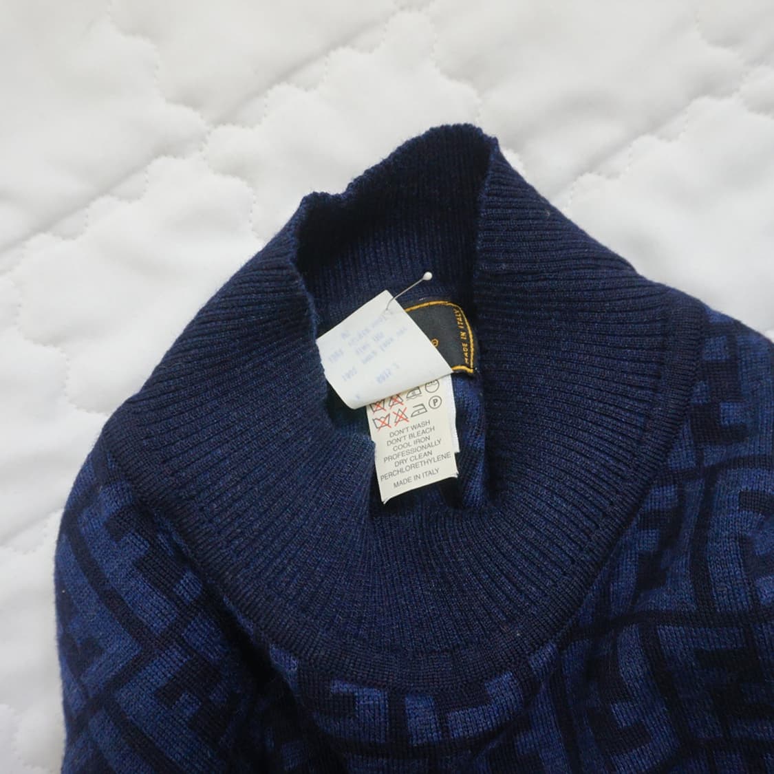 이태리정품 펜디 반폴라 반목 폴라 로고 울 니트 남성 L 사랑봉봉 상품이미지5