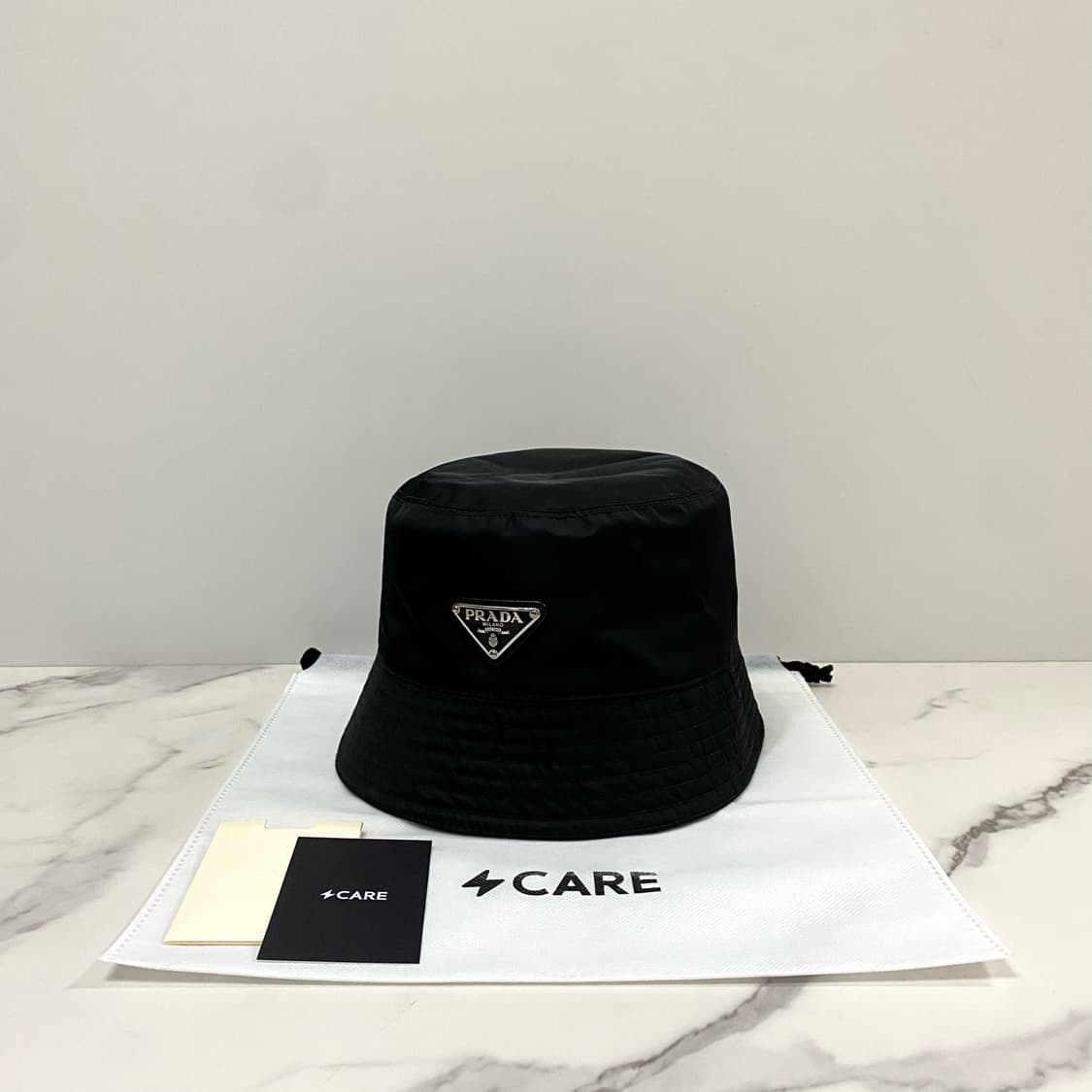 프라다 리나일론 버킷햇 모자 벙거지 2HC137 블랙 M사이즈 상품이미지1