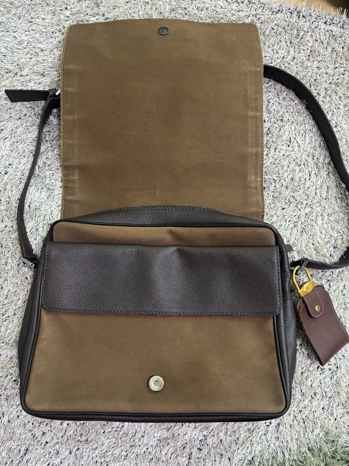 영국 브랜드 DUNHILL 가죽 컨버스 크로스백 상품이미지4