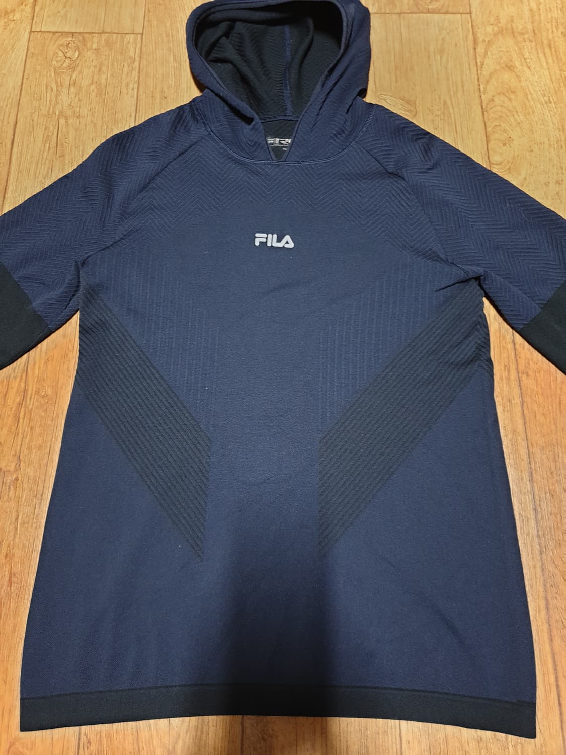 1065 필라 후드티 95 사이즈입니다 상품이미지1