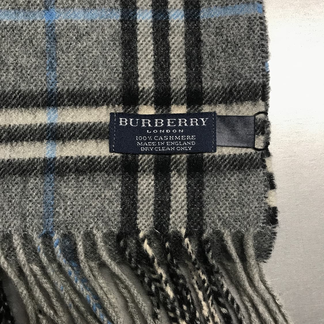 버버리 정품 캐시미어 머플러 그레이 상품이미지4