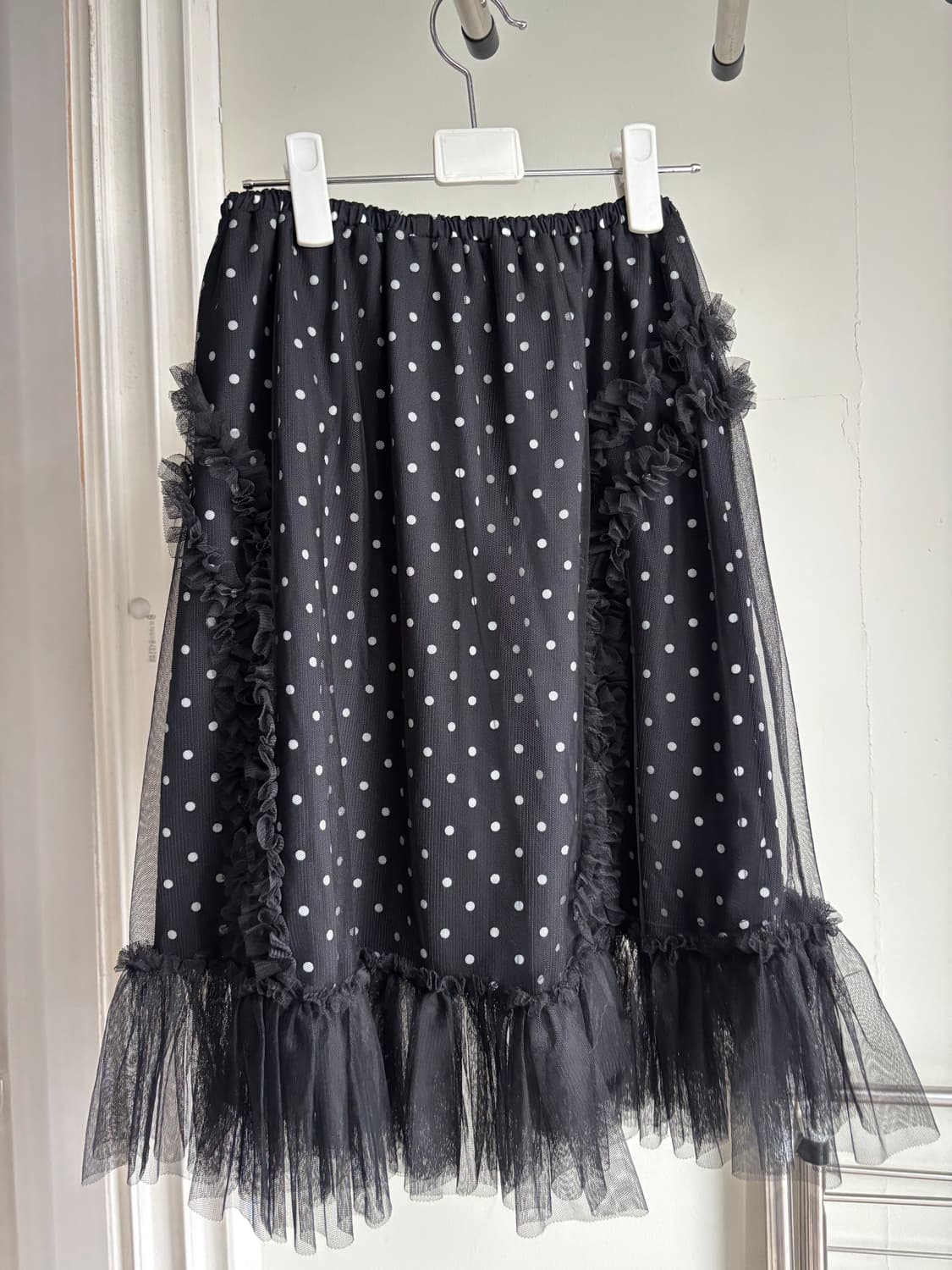 생긴스튜디오 밴딩 러플 도트 샤 스커트 블랙 상품이미지2