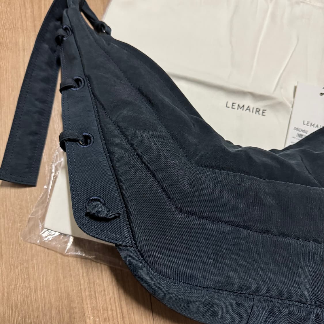 르메르 소프트 게임백 스몰 그린블루 (ssense 익스클루시브) 색상 상품이미지4