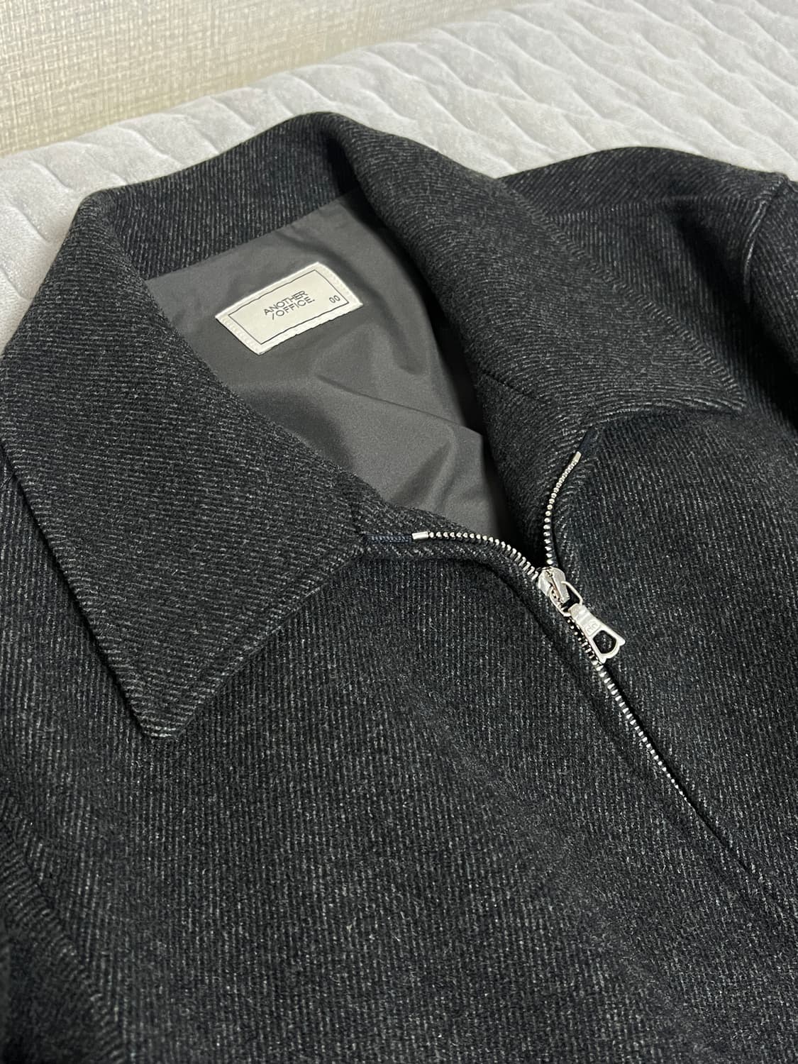 [00] 어나더 오피스 Volume Blouson caviar 상품이미지4