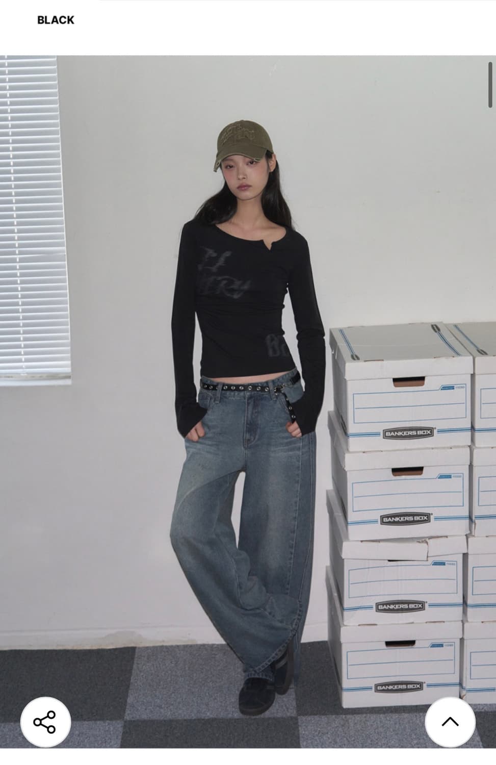 (FREE) 레더리 레터링 슬릿 롱슬리브 [BLACK] 판매 상품이미지5