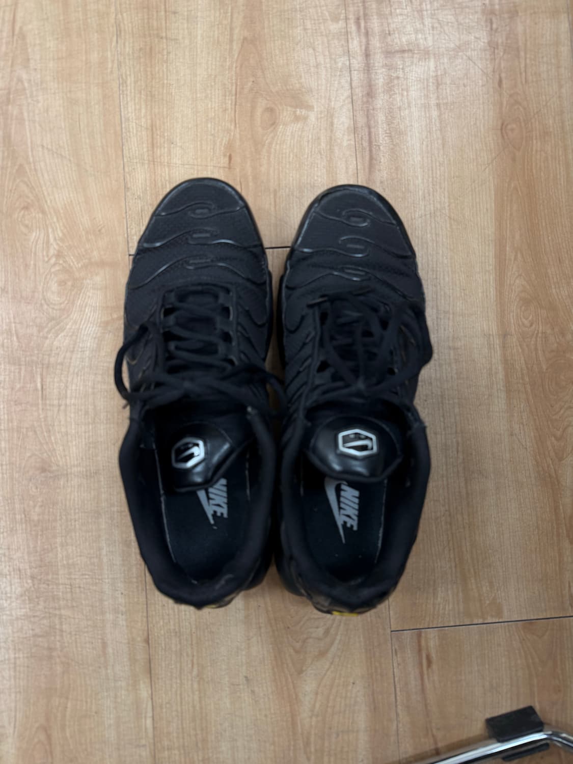 나이키 에어맥스 플러스 트리플 블랙 285 상품이미지2