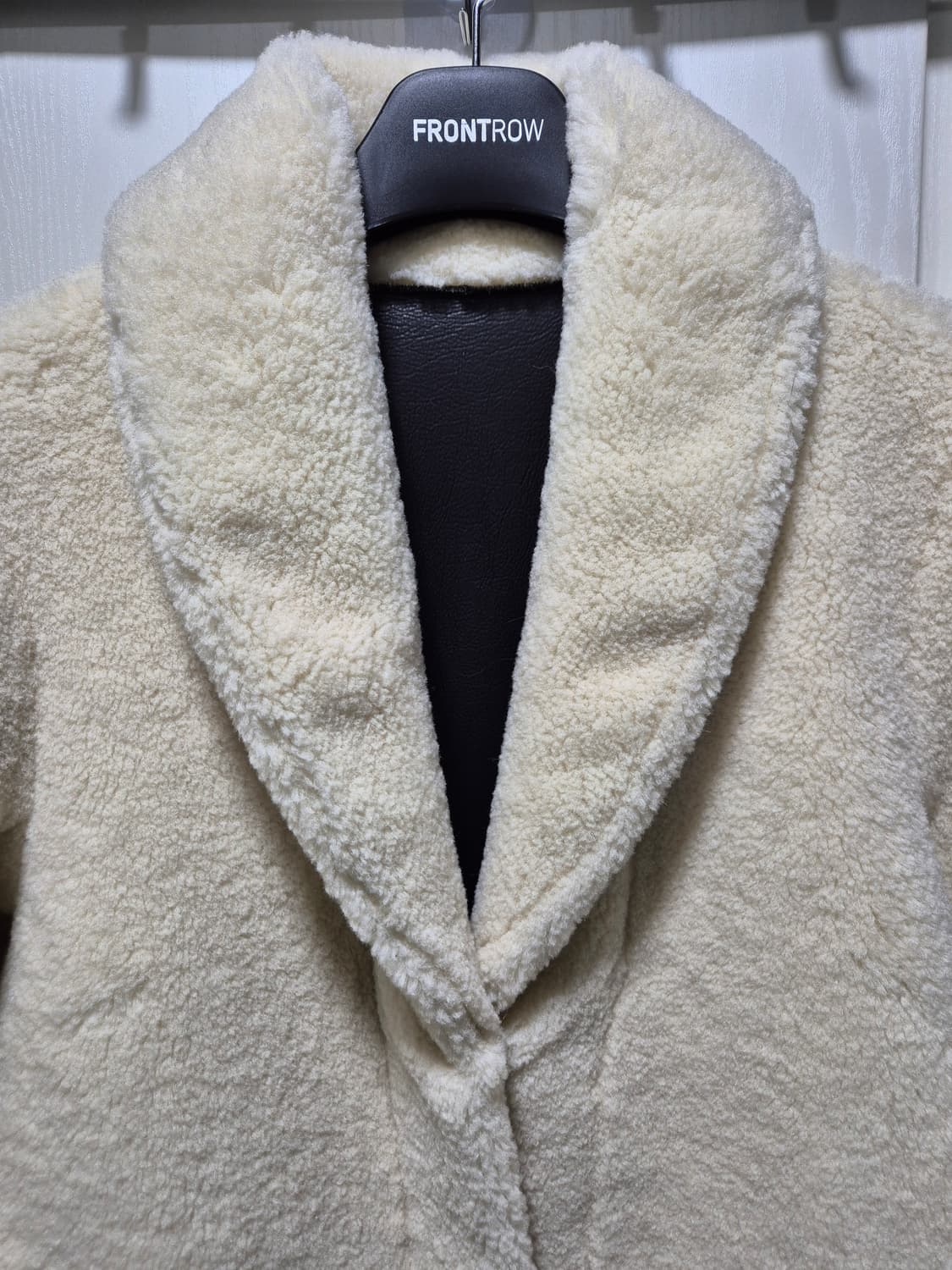 (새상품)프론트로우 아이보리 뽀글이 코트 상품이미지2