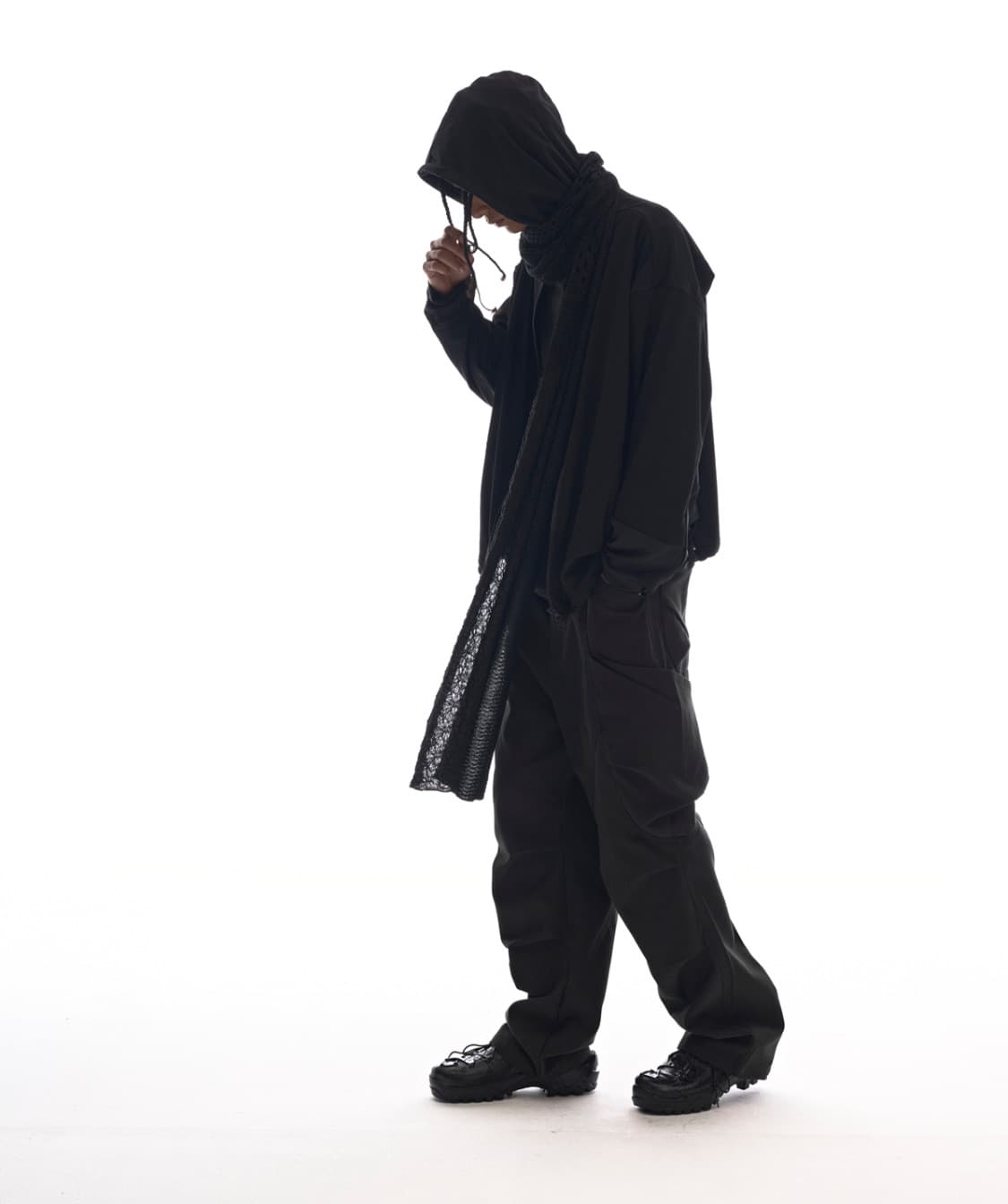IGNOTA   LEAF SCARF (black) 상품이미지1