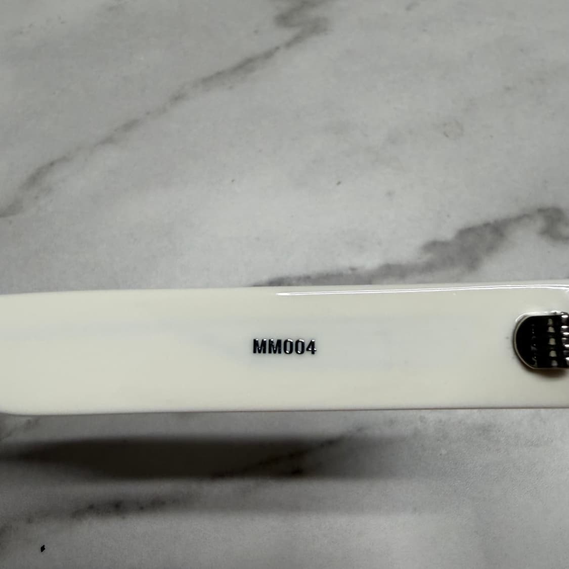 젠틀 몬스터 x 메종 마르지엘라 MM004 스티치 선글라스 화이트 상품이미지8