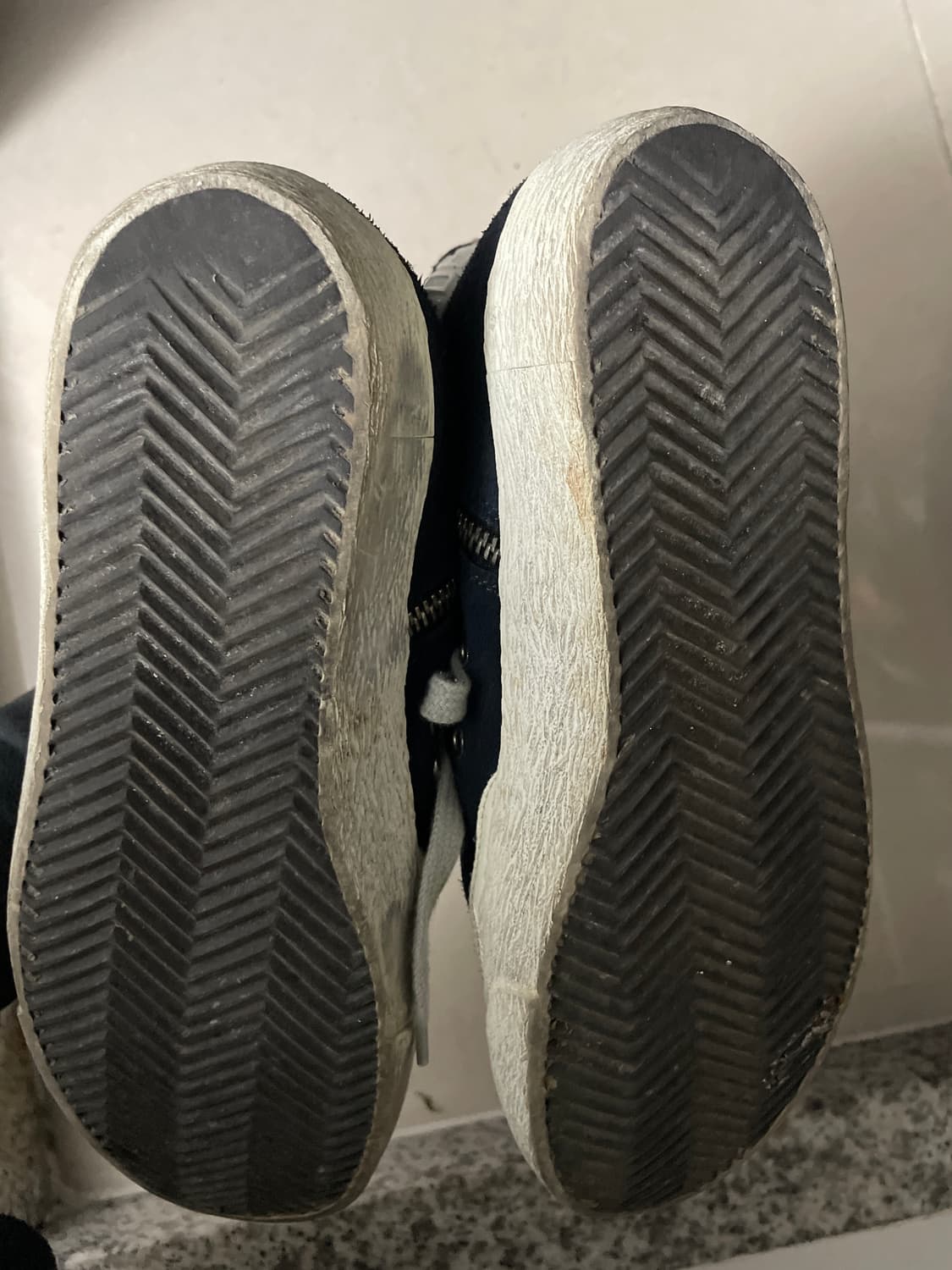 골든구스 네이비 스니커즈 240 상품이미지4