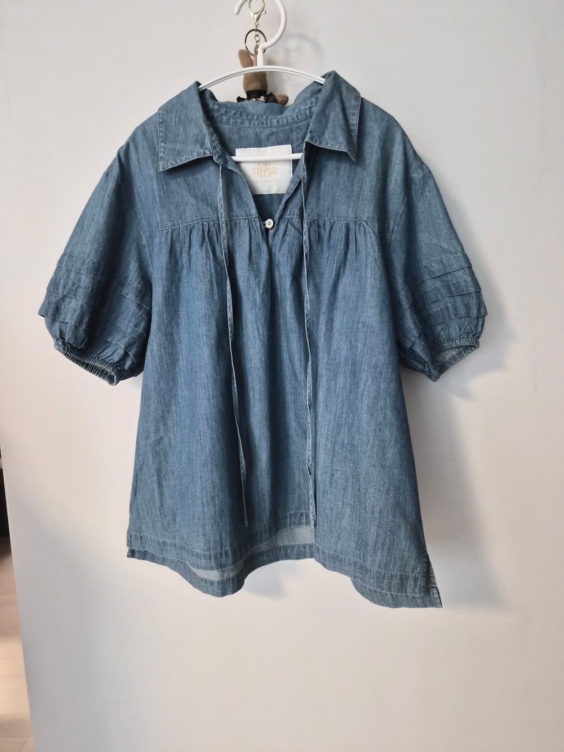 새상품 [LENINA] 르니나 에벨린(EVELYN) 브이넥 데님 셔츠 - 상품이미지2