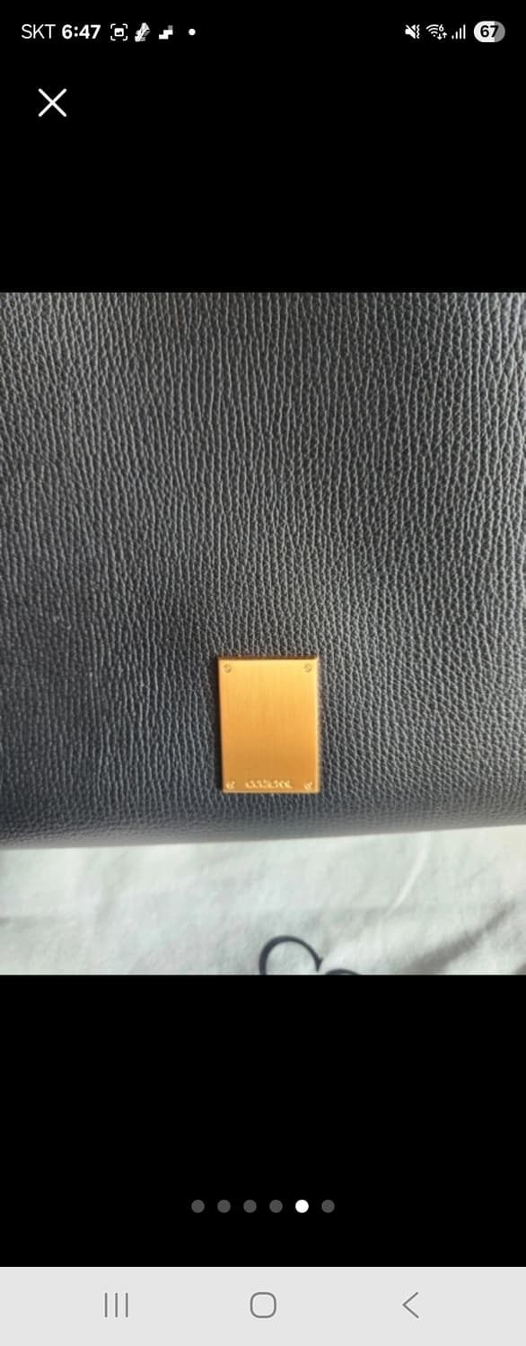 쿠론 멜리아 토트백

가방 몇번안쓴거라 상태깨끗해요
긴끈은 없어요~~
가 상품이미지6