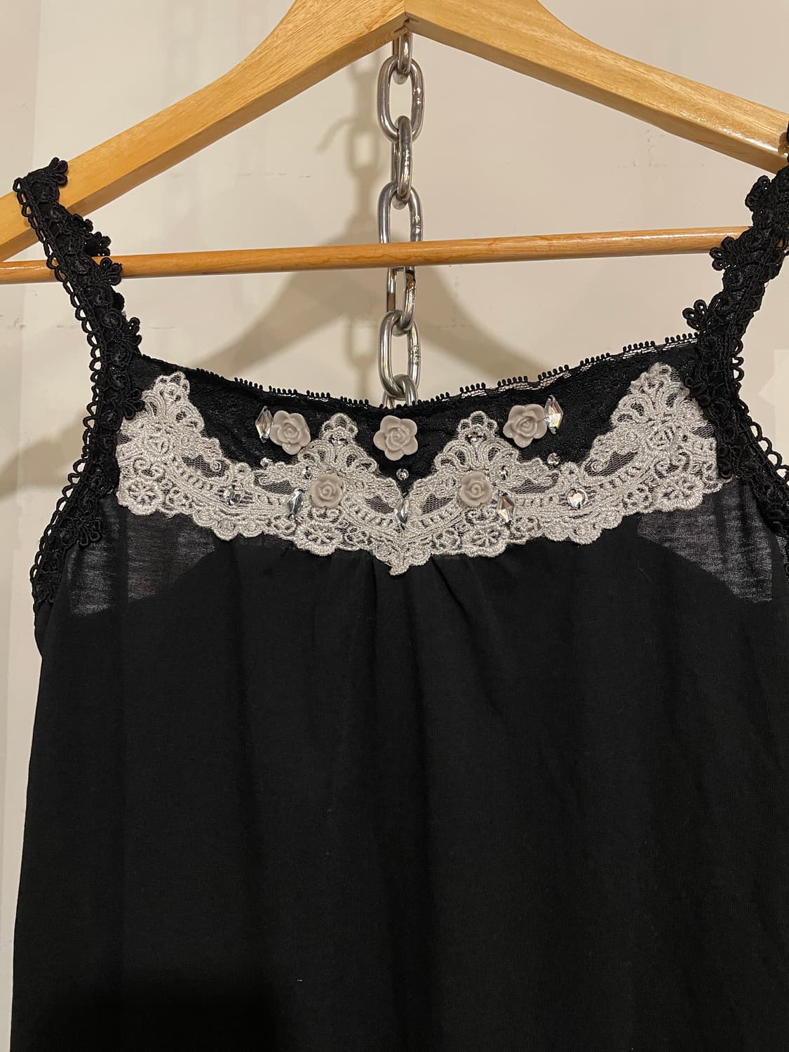 axes femme 엑시즈팜 뜨개 레이스 장미 블랙 슬리브리스 상품이미지2