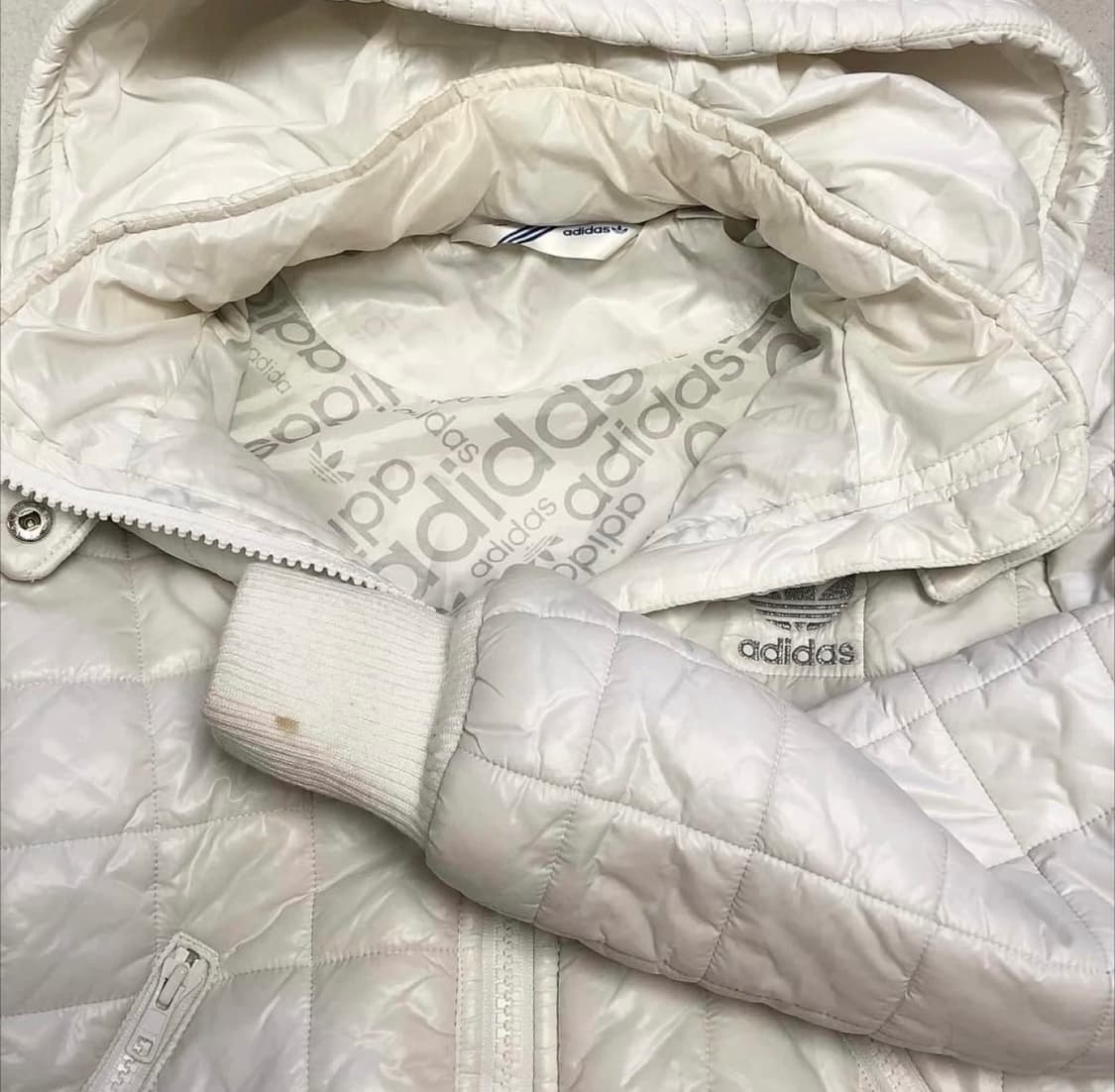 아디다스 화이트 경량 패딩 s 상품이미지3