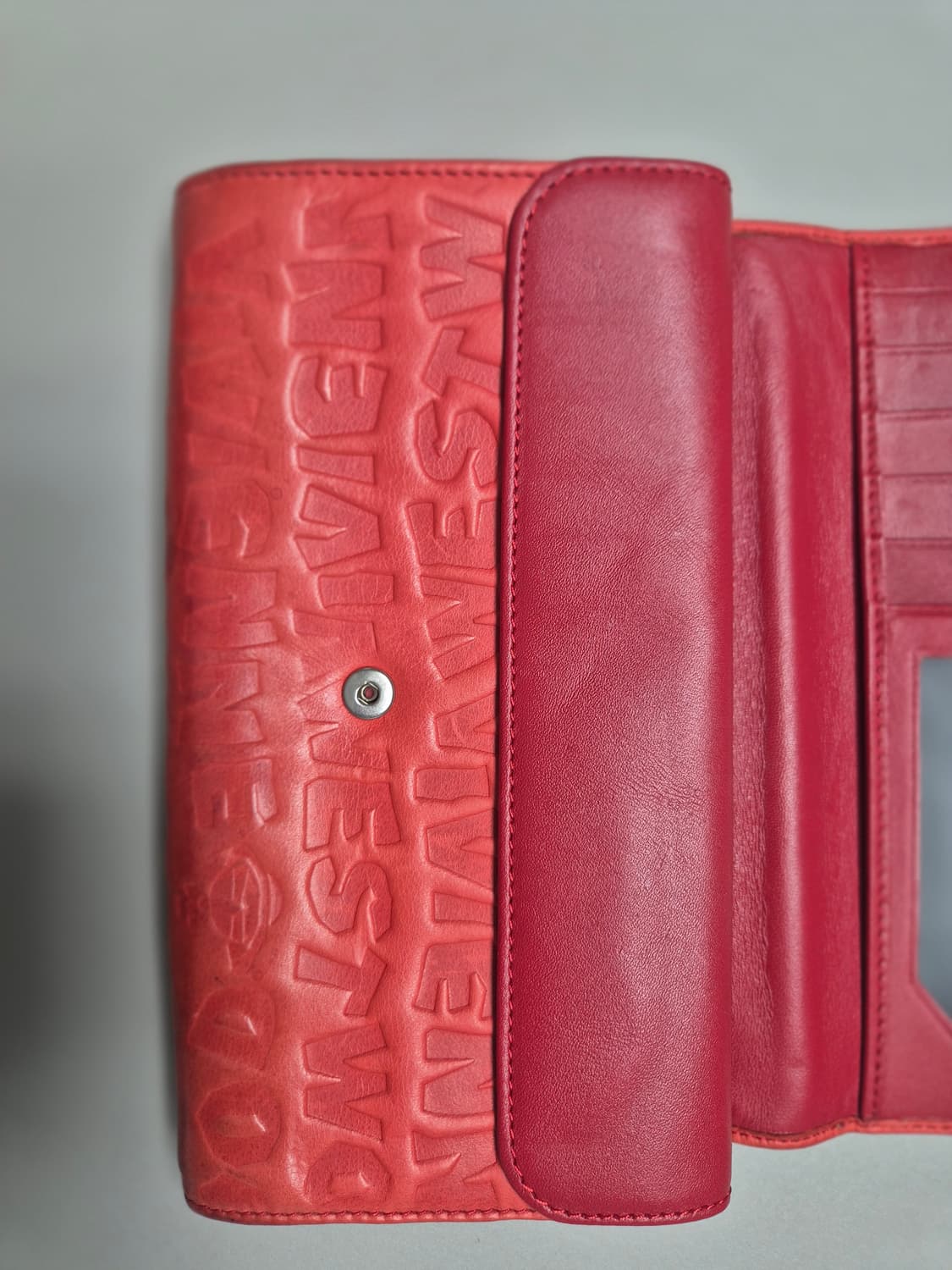 비비안웨스트우드 로고 엠보스 레더 장지갑 상품이미지2