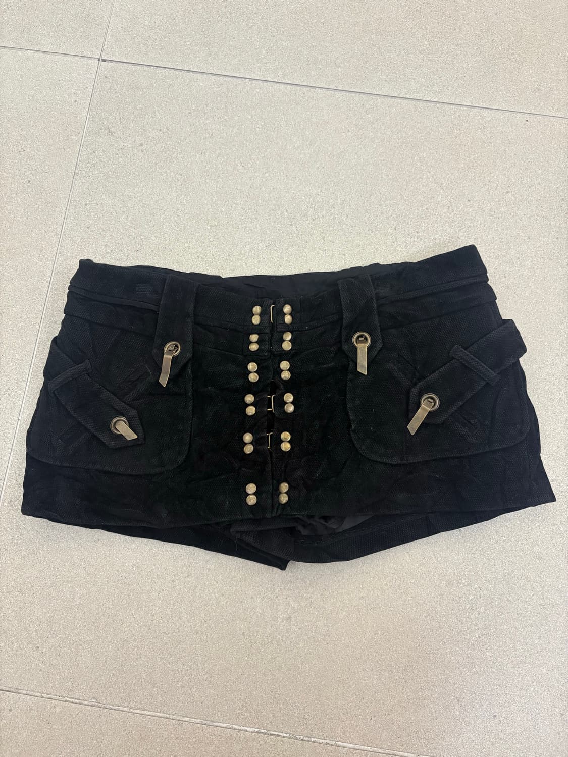 블랙 벨벳 버클 숏츠 상품이미지1