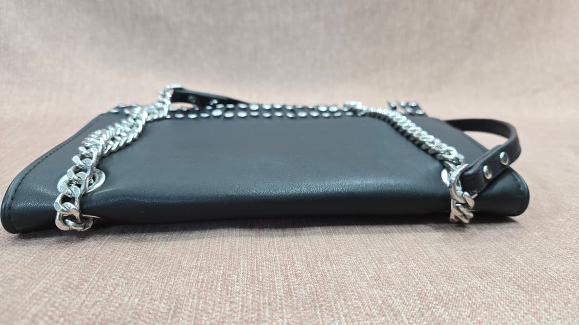 자라 블랙 체인 숄더백 스터드 장식 상품이미지4
