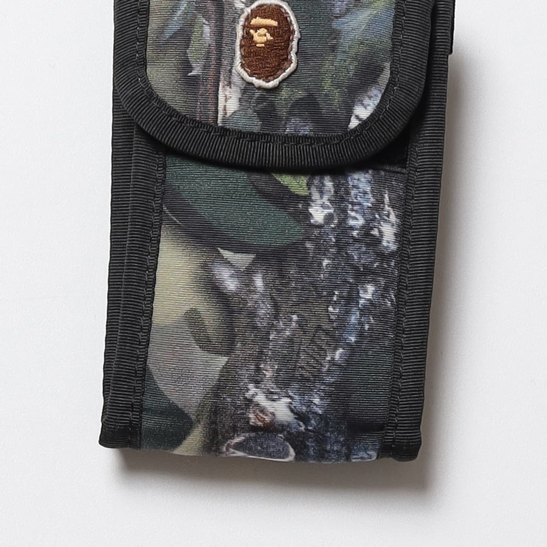 A BATHING APE® Camo Wallet 상품이미지3