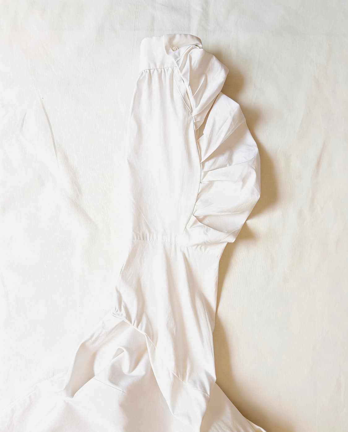 미우미우 셔링 퍼프 소매 화이트 블라우스 상품이미지7