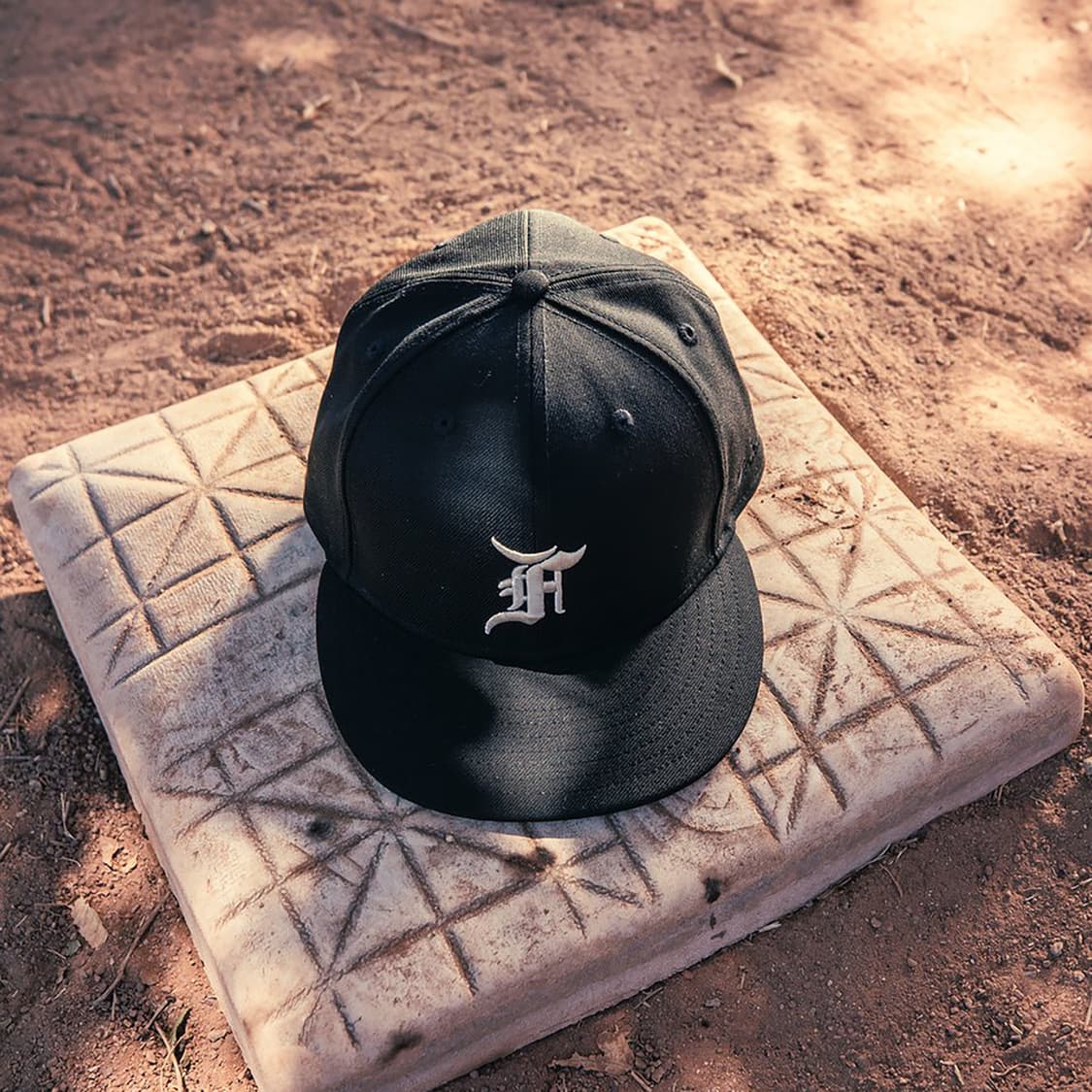 [714] 뉴에라 x 에센셜 59FIFTY 사이즈 캡 - 블랙 상품이미지8