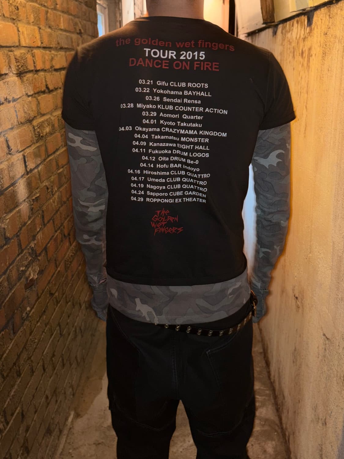 “the gold wet fingers” band tee 상품이미지1