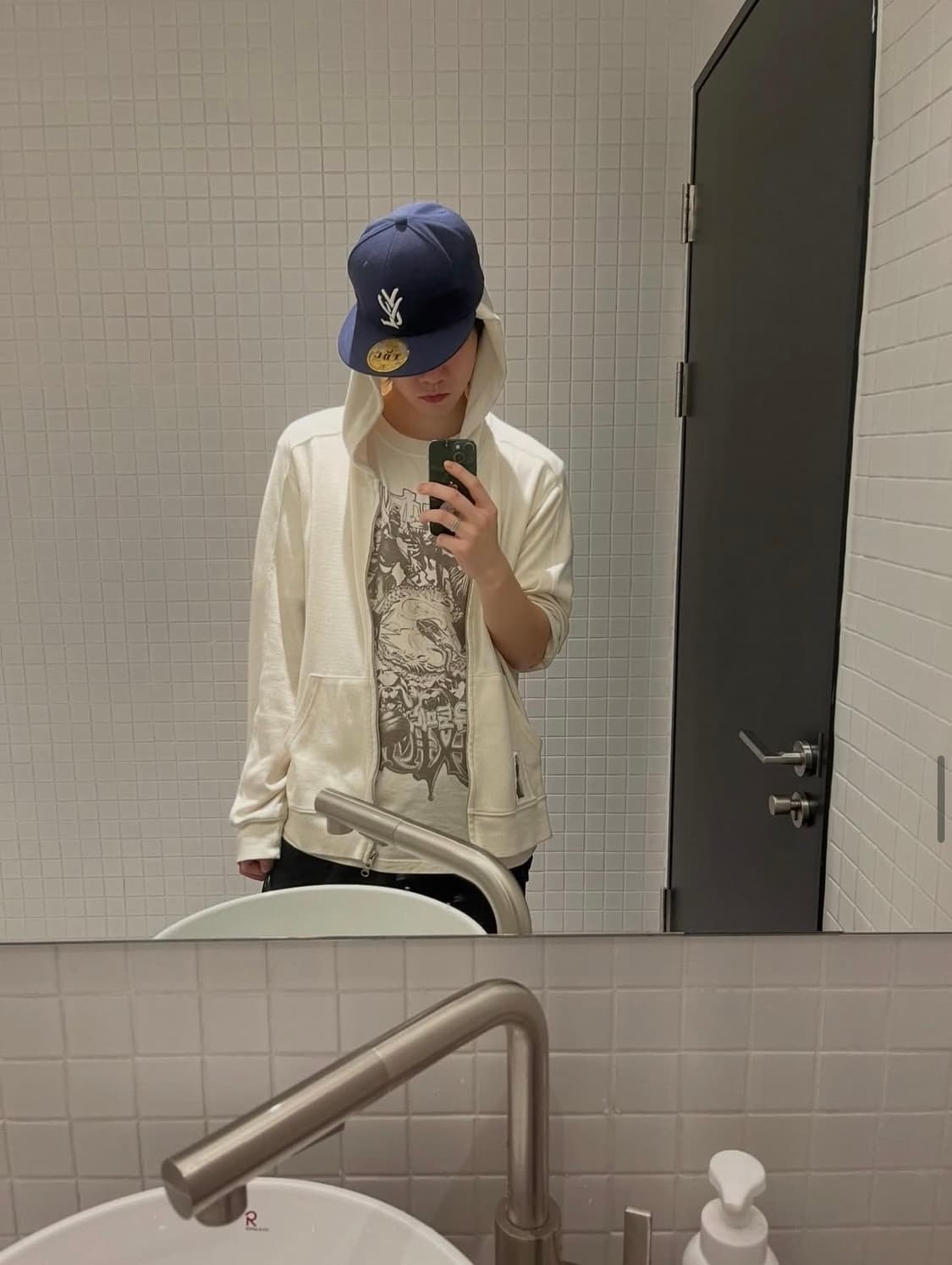 YVL BIG LOGO WHITE ON NAVY 상품이미지3