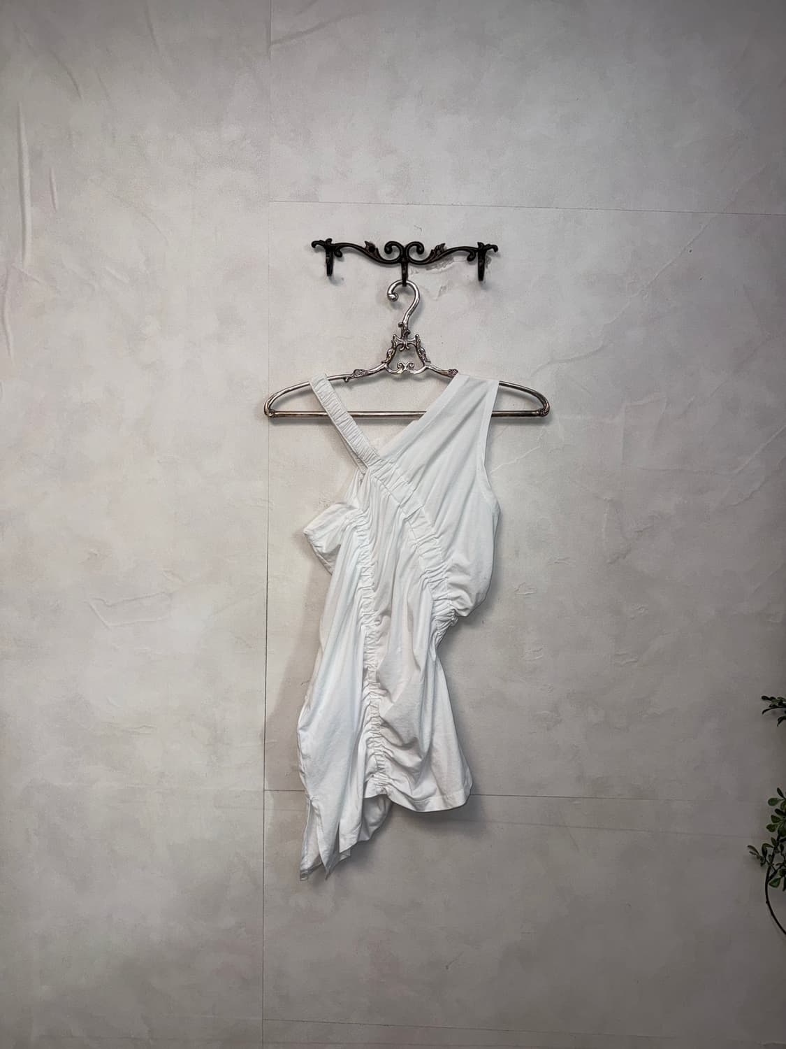 White unbalance draped shirring 슬리브리스 상품이미지4