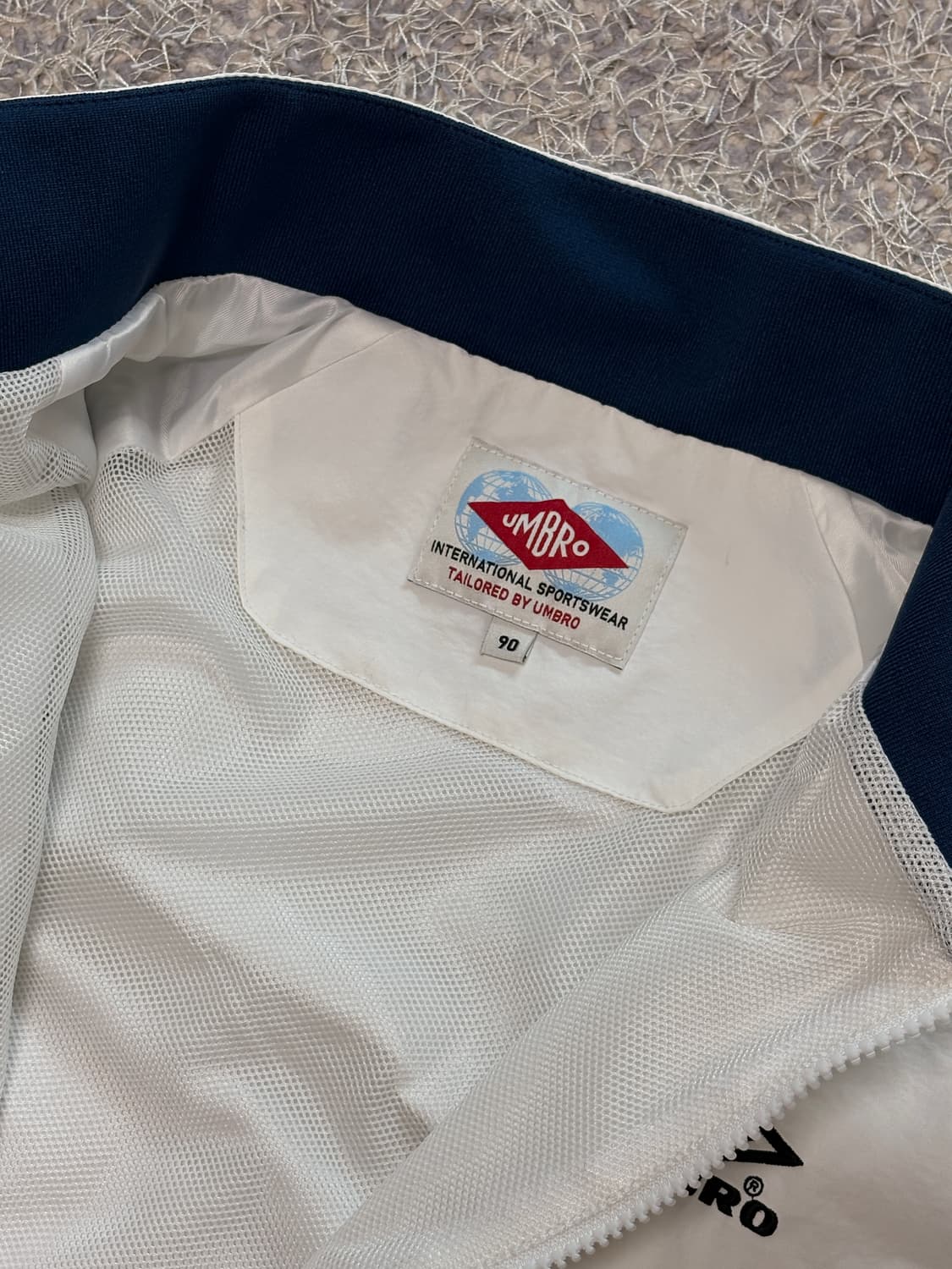 엄브로 아이보리 바람막이 상품이미지9