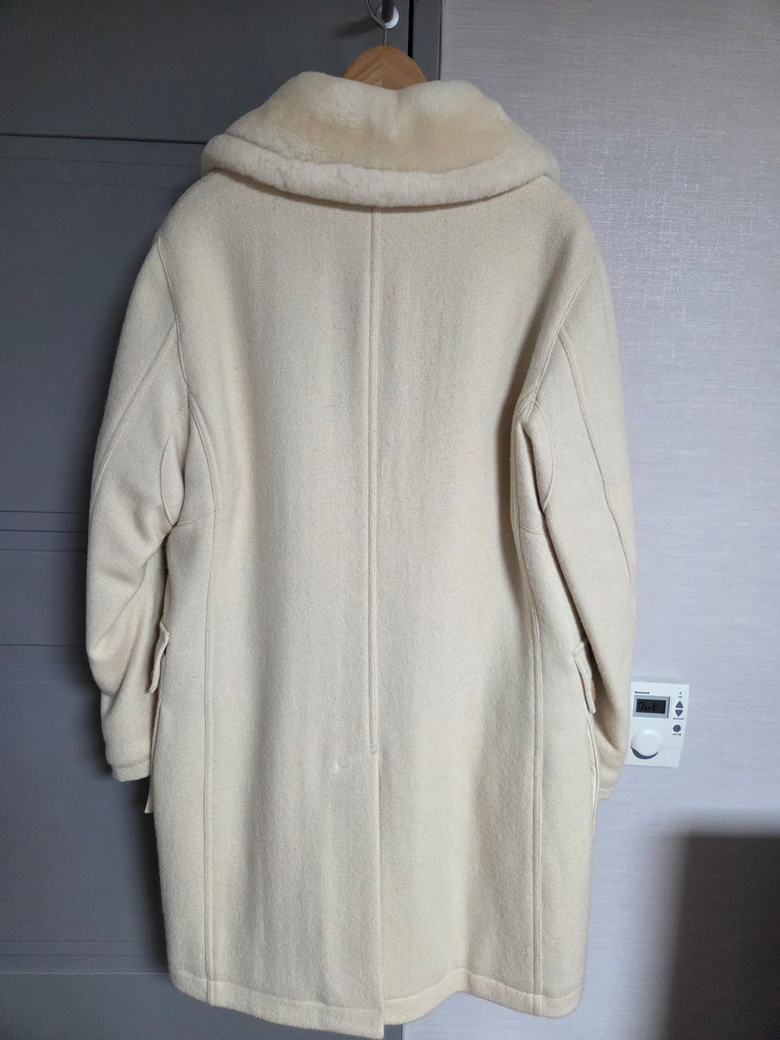 이스트로그 퍼 카라 코트 아이보리 상품이미지5