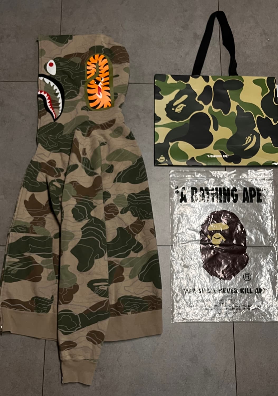 새상품급) 베이프 레이어드 녹계 샤크 후드집업 상품이미지2