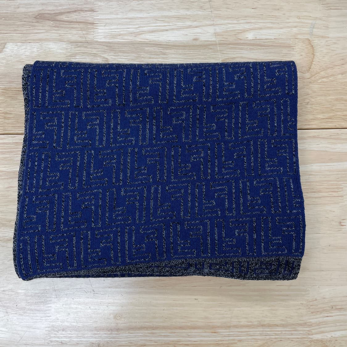 펜디 머플러 네이비 상품이미지2