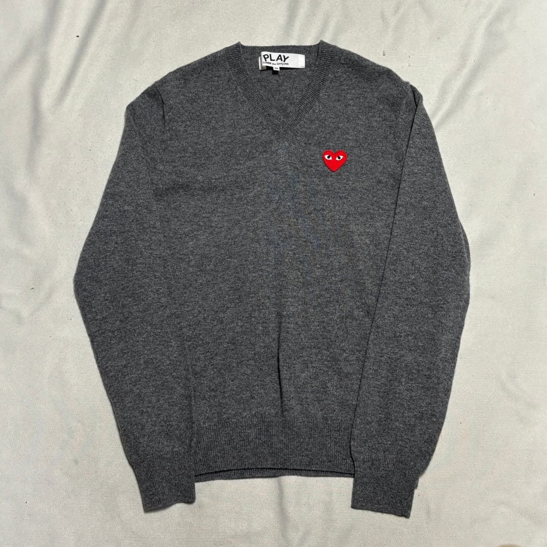 M 꼼데가르송 와펜 브이넥 니트 상품이미지2