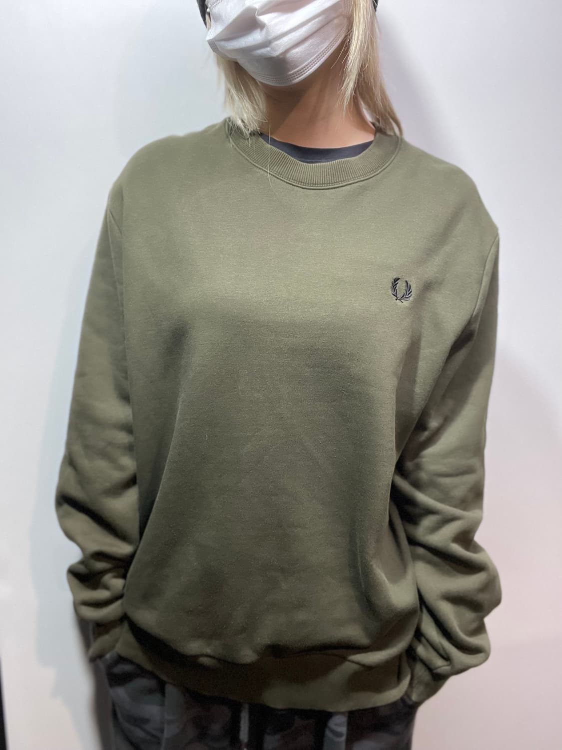 프레드페리 올리브 그린 맨투맨 티셔츠 상품이미지1