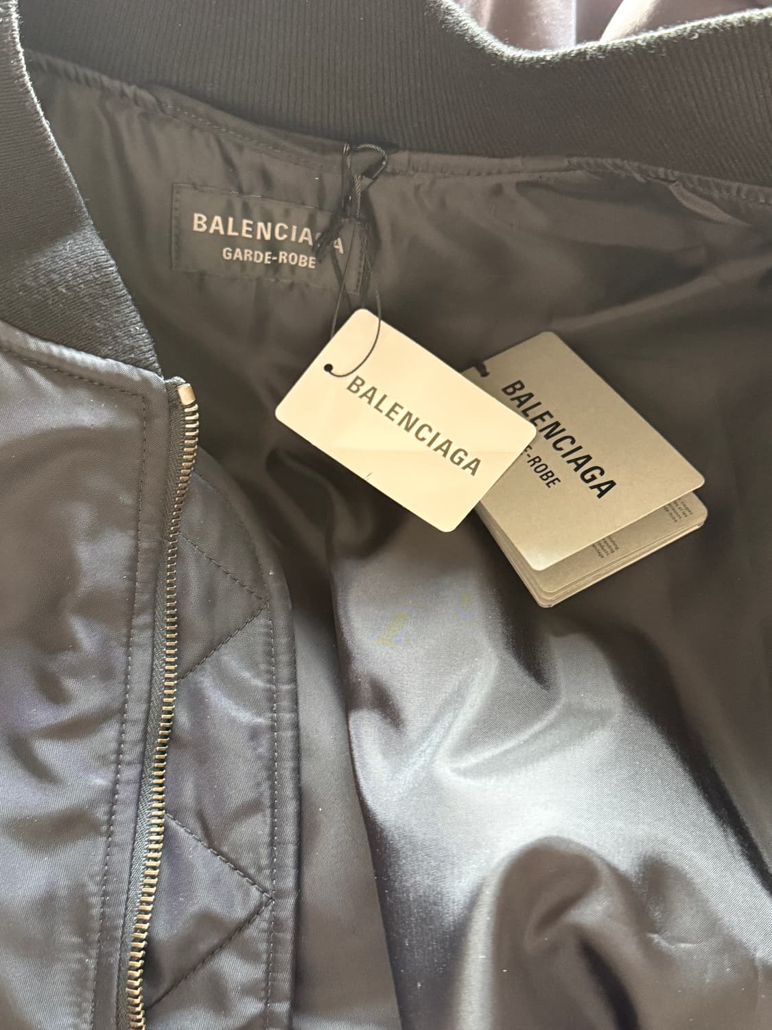 발렌시아가 스탠다드 봄버 M (TMO) 상품이미지3