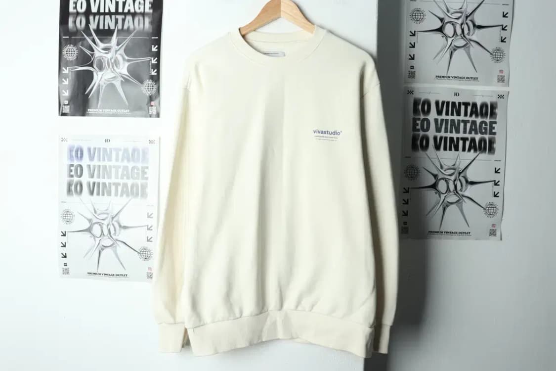 (XL) 비바스튜디오 맨투맨 티셔츠 아이보리 로고 올드스쿨-15D1A 상품이미지2