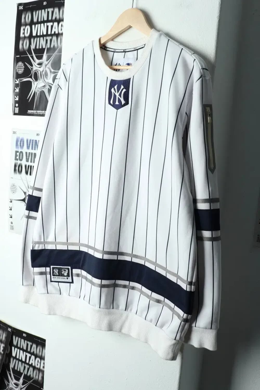 (L-XL) MLB 엠엘비 맨투맨 티셔츠 양키즈 스트라이프-15D24 상품이미지1