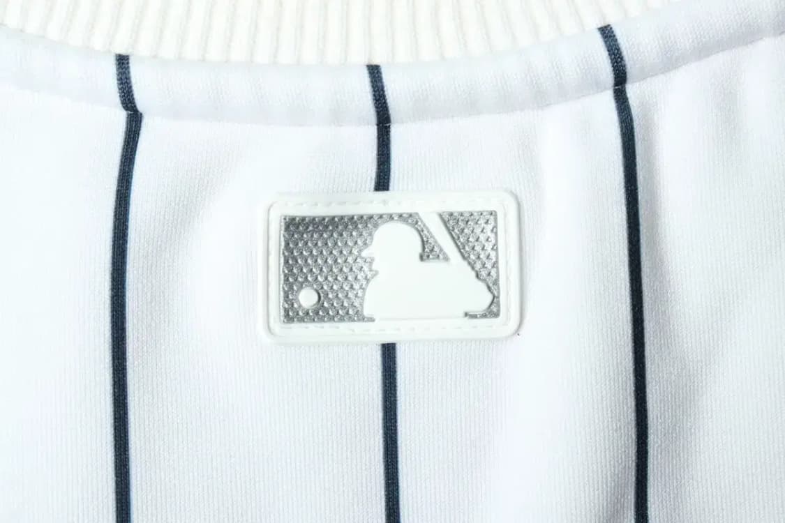 (L-XL) MLB 엠엘비 맨투맨 티셔츠 양키즈 스트라이프-15D24 상품이미지9