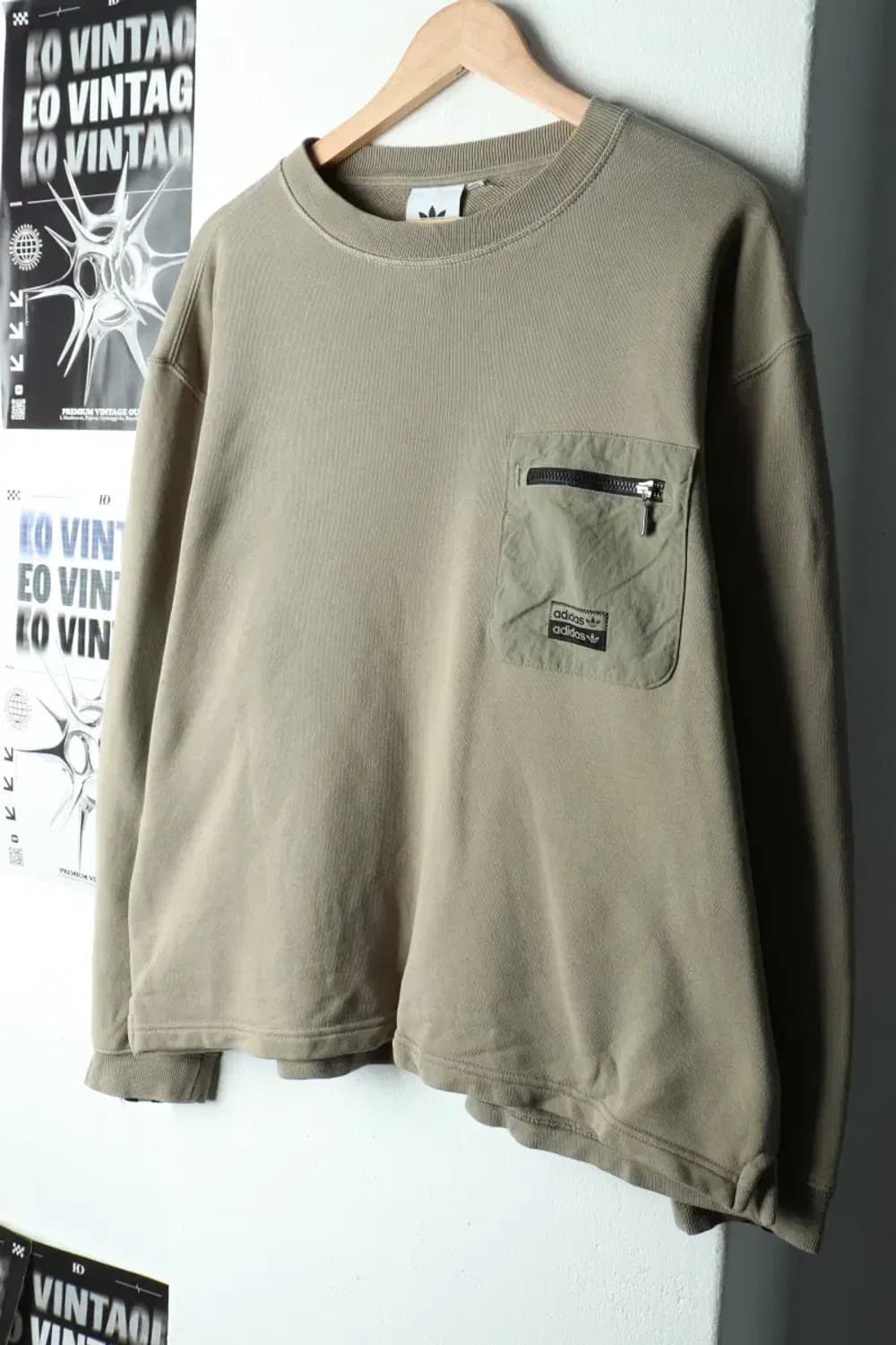 W(M-L) 아디다스 맨투맨 티셔츠 카키 포켓 크롭-15E1A 상품이미지1