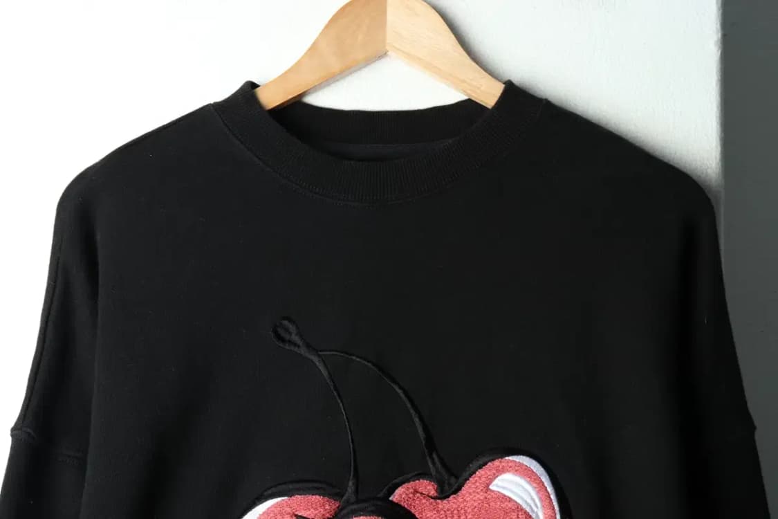 W(M) 키르시 맨투맨 티셔츠 빅로고 자수 블랙 기모-15E21 상품이미지3