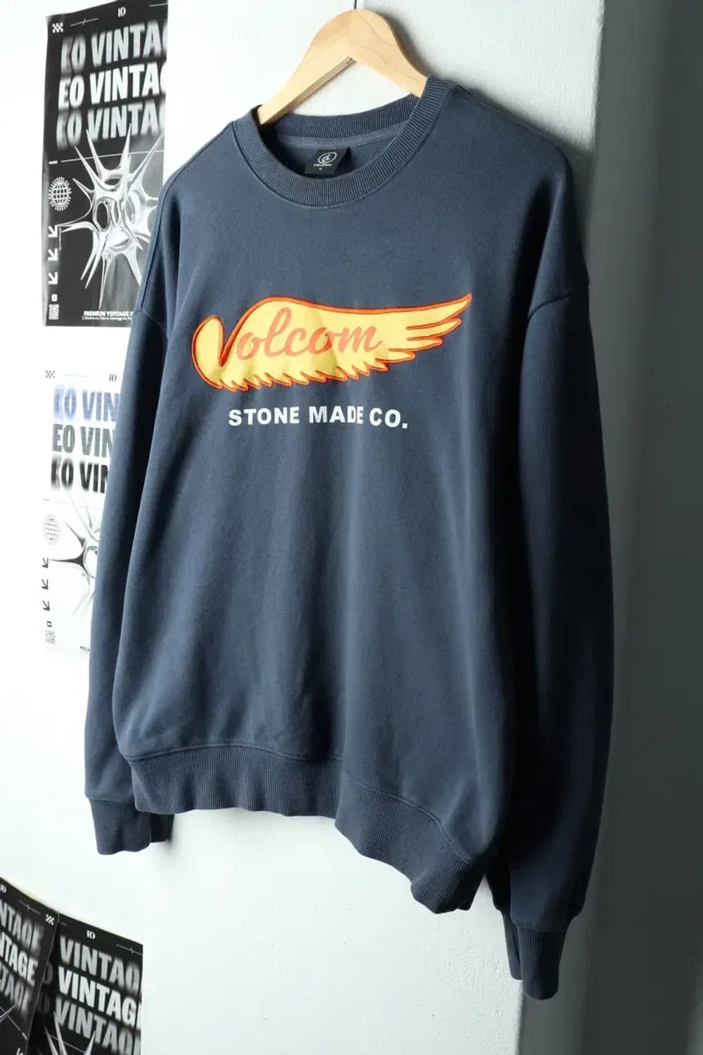 (M-L) 볼컴 맨투맨 티셔츠 네이비 플레임 올드스쿨-15E24 상품이미지1