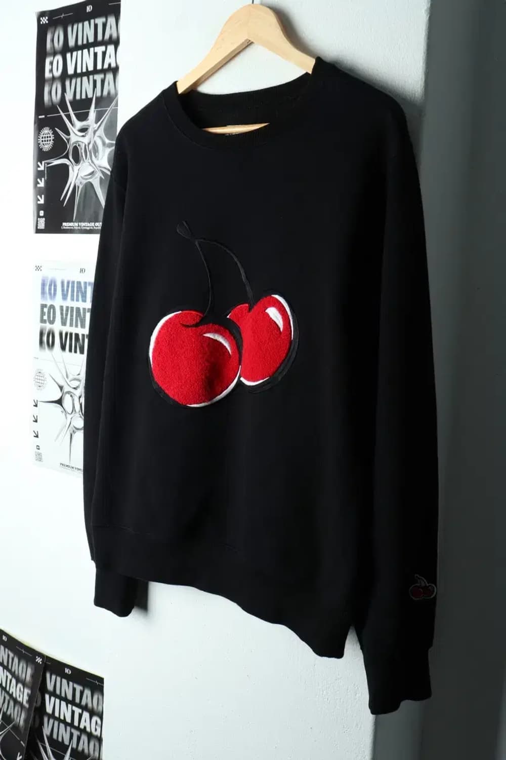 W(S-M) 키르시 맨투맨 티셔츠 빅로고 블랙 기모 자수-15EB9 상품이미지1