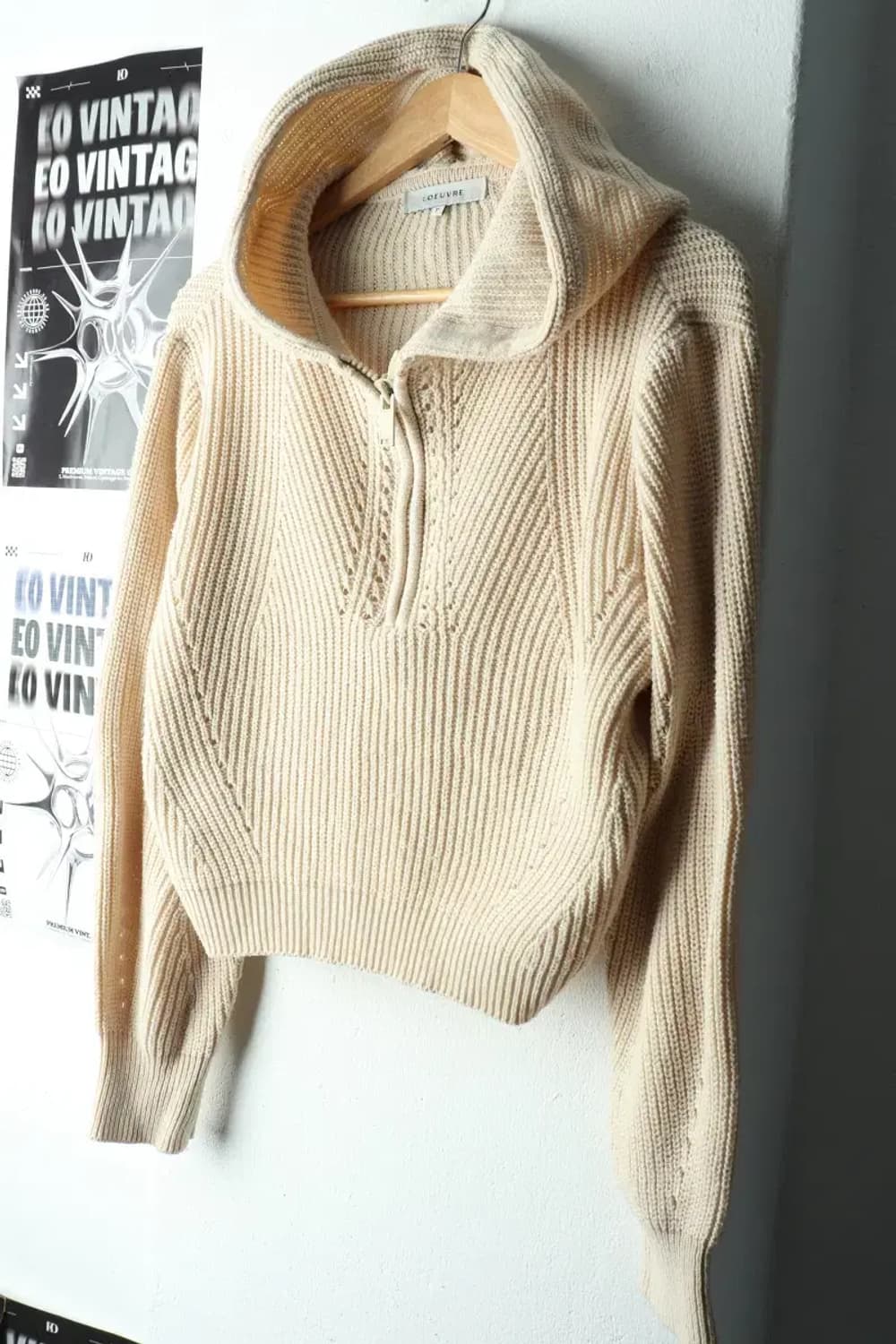 W(F) 루에브르 후드티셔츠 매물 니트 크롭 베이지 아이유-1617F 상품이미지1