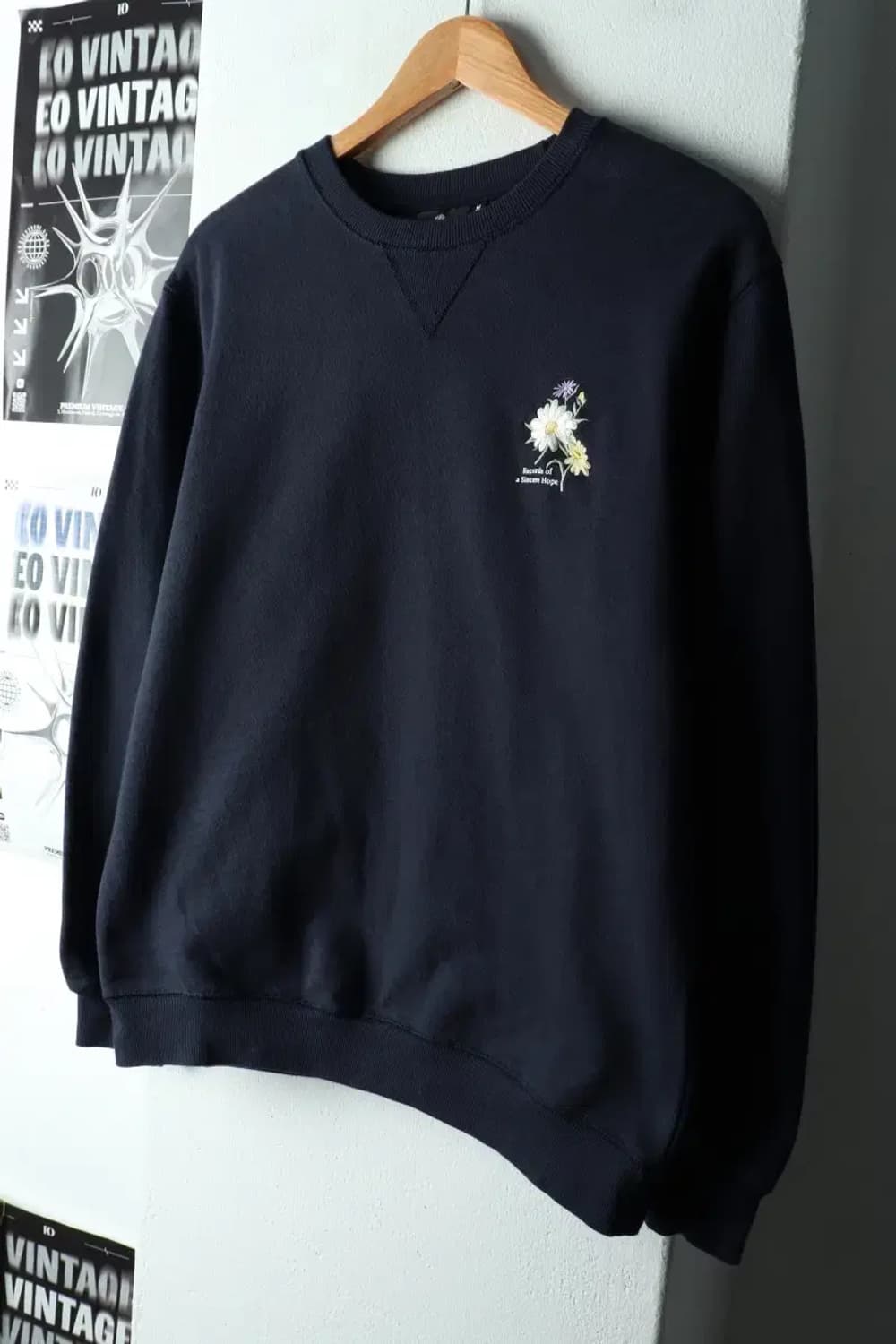 (M-L) 마리몬드 맨투맨 티셔츠 플라워 네이비 수지 박보검-16328 상품이미지1