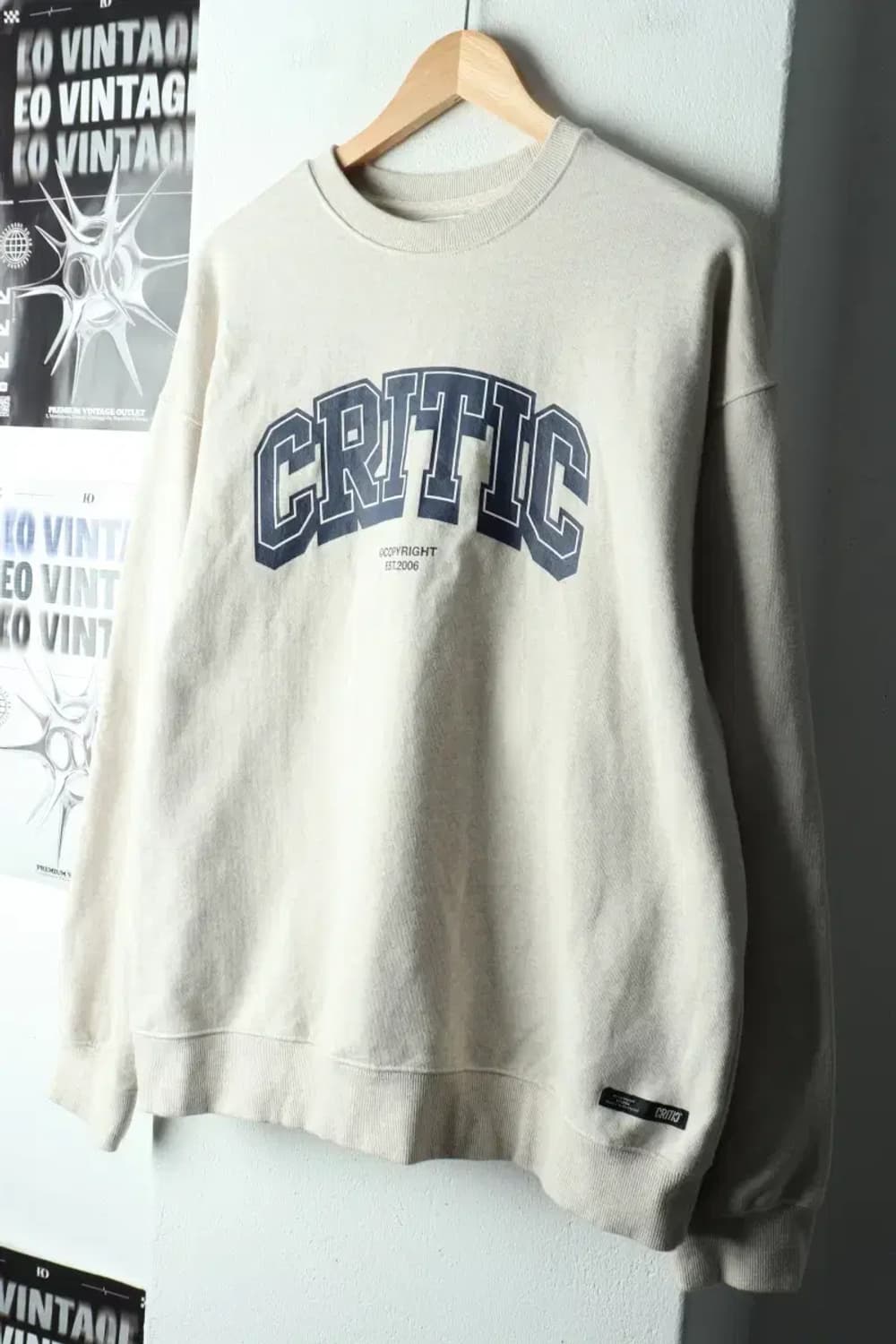 (M-XL) 크리틱 맨투맨 티셔츠 빅로고 아이보리 기모 박시-16695 상품이미지1