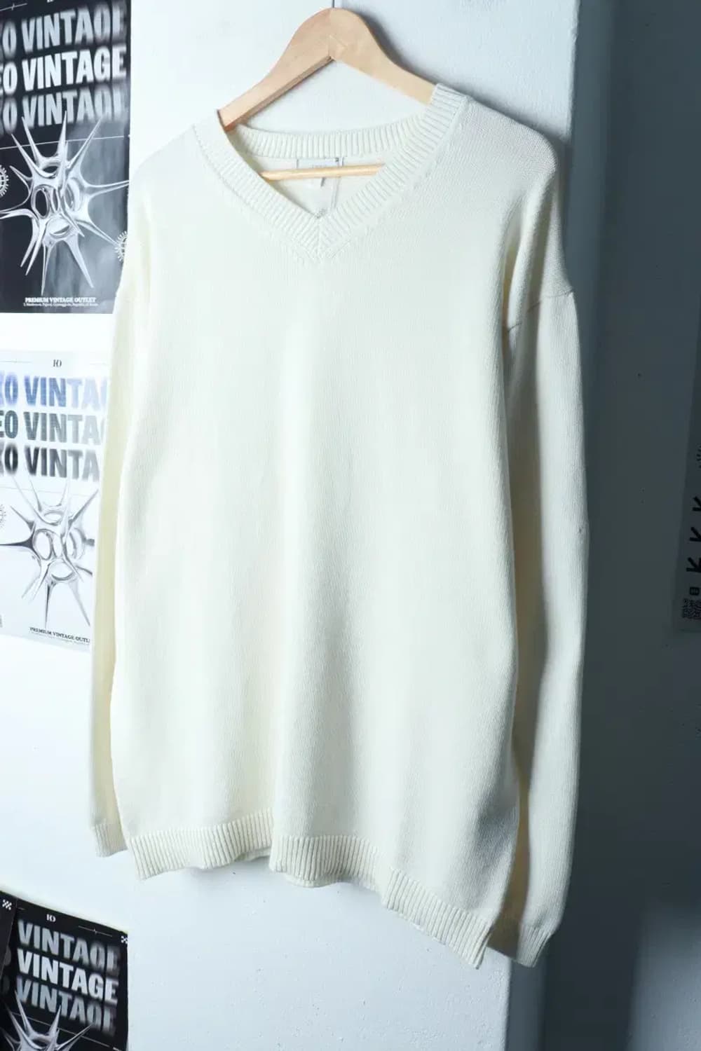 (L-XL) 데이 니트 새상품 브이넥 화이트 뮞-16CAD 상품이미지1