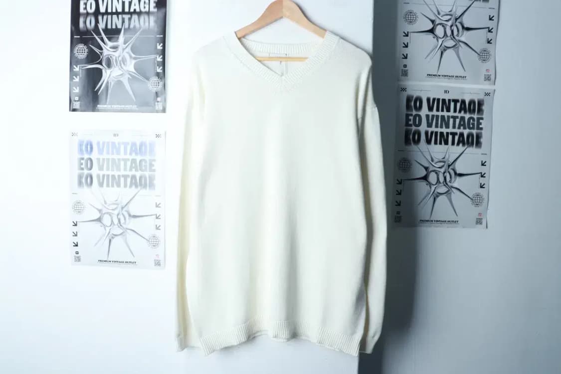 (L-XL) 데이 니트 새상품 브이넥 화이트 뮞-16CAD 상품이미지2