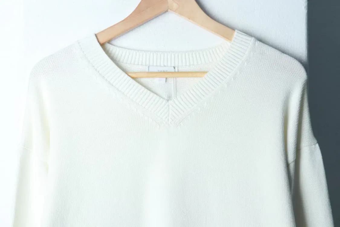 (L-XL) 데이 니트 새상품 브이넥 화이트 뮞-16CAD 상품이미지3