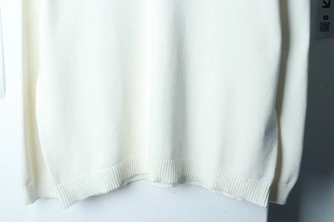 (L-XL) 데이 니트 새상품 브이넥 화이트 뮞-16CAD 상품이미지4