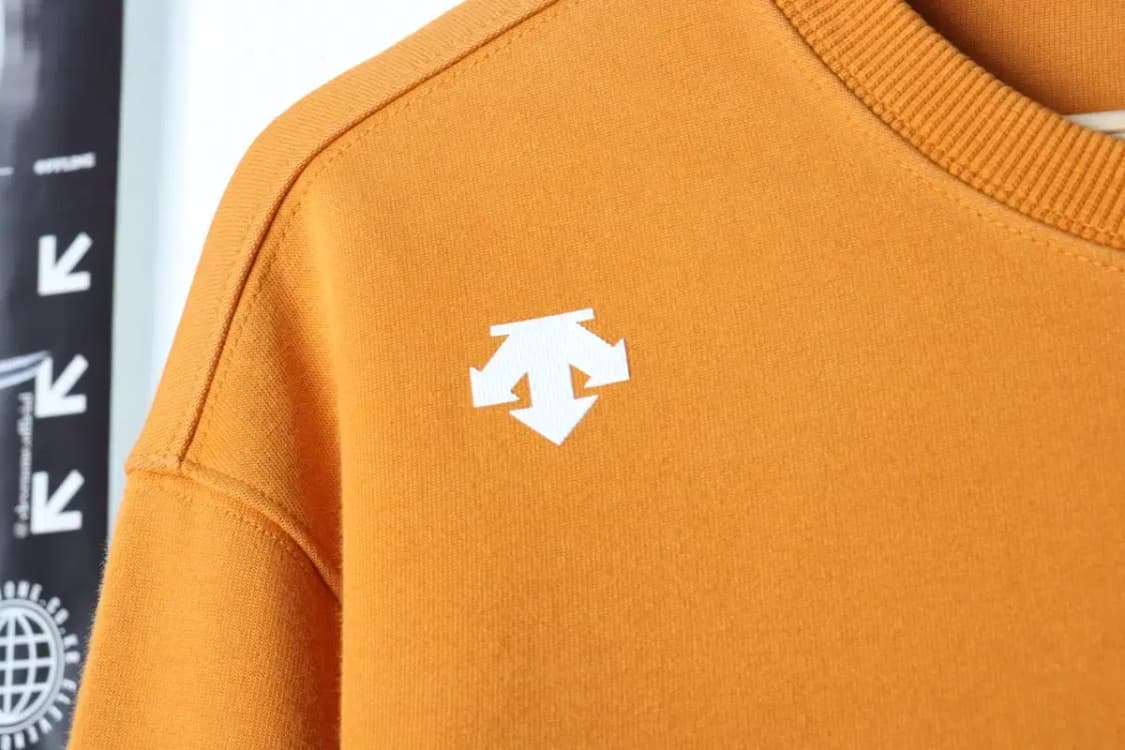 W(M) 데상트 맨투맨 티셔츠 주황 프린팅 올드스쿨-16E94 상품이미지5